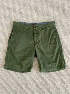 J. Crew Olive Green Flat-Front Chino Shorts Men’s Waist 29”